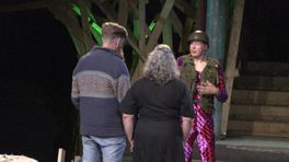 Lies en Anne geven elkaar het jawoord op de planken van het Shakespeare Theater