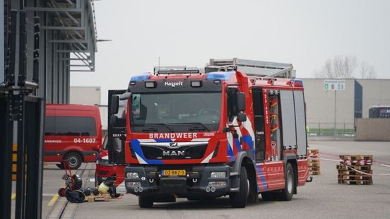 112 Nieuws: Ravage in Enschede bij botsing tussen twee autos.