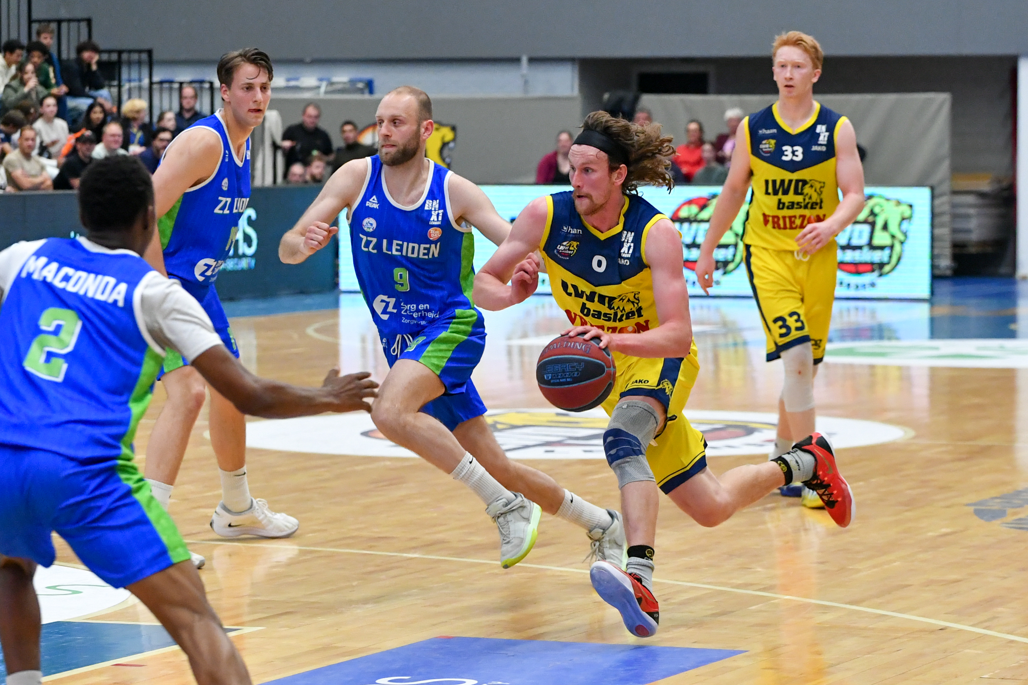 Sam Maillet fan LWD Basket (mei bal) yn aksje tsjin ZZ Leiden