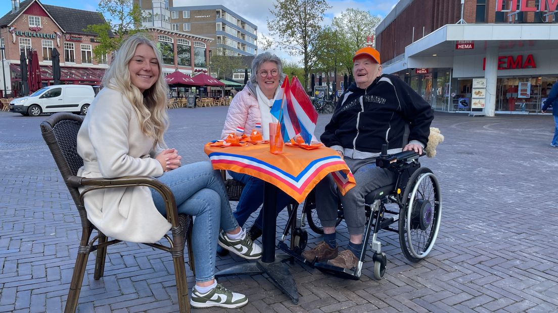 De bijna-jarigen verheugen zich al op het Verjaardagsplein op Koningsdag in Emmen