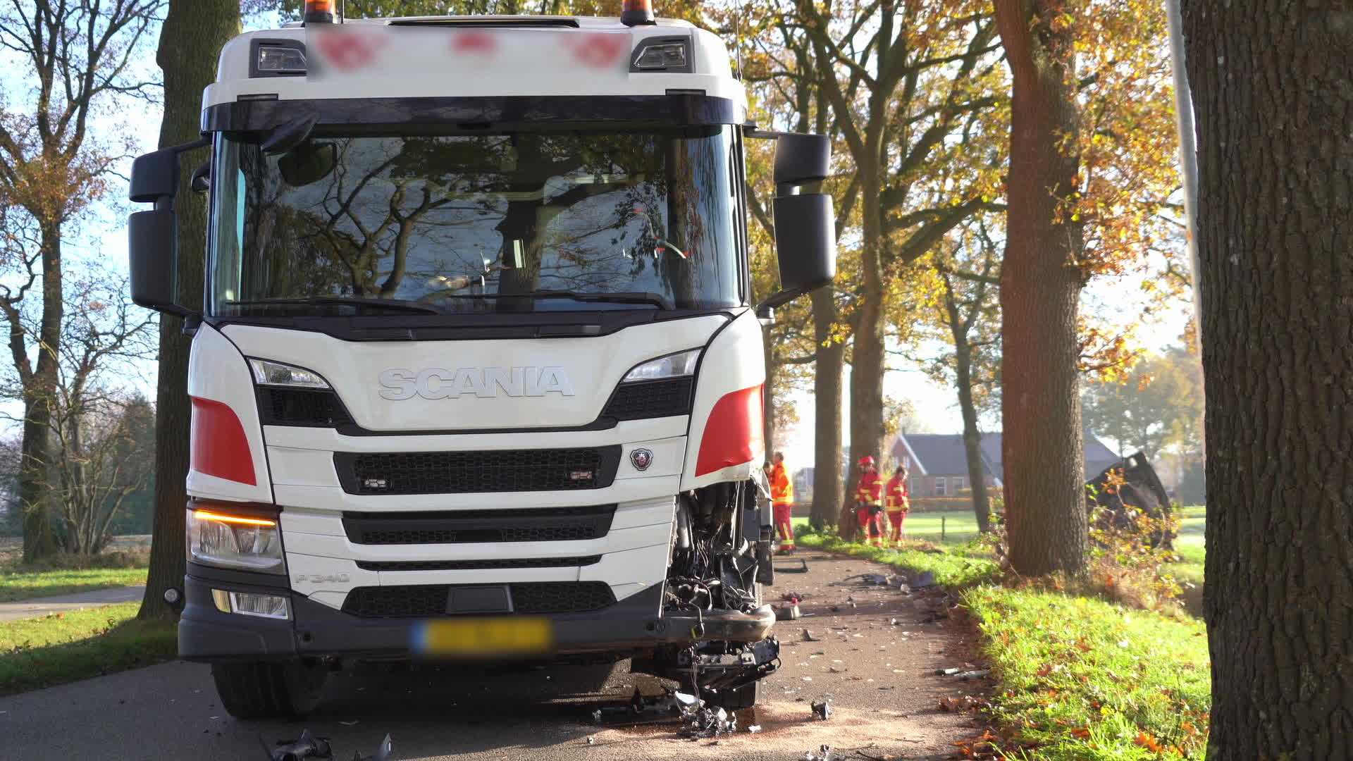 Gewonde Bij Botsing Tussen Auto En Vrachtwagen In Nieuw-Roden - RTV Drenthe