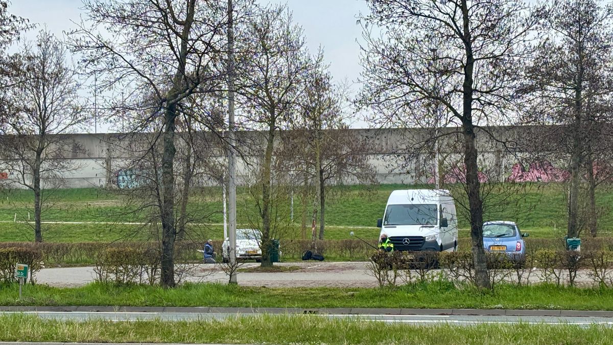 Geen bom onder auto gevonden, politie geeft afrit A2 Vinkeveen weer vrij