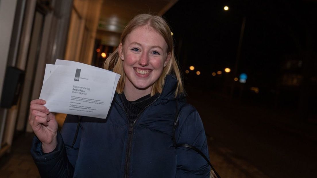 Iris kwam van haar werk en had keurig een werkgeversverklaring bij zich (Rechten: RTV Drenthe / Kim Stellingwerf)