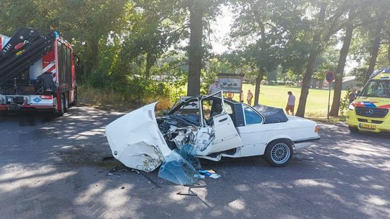 Gewonden bij zware aanrijding in Buurse.