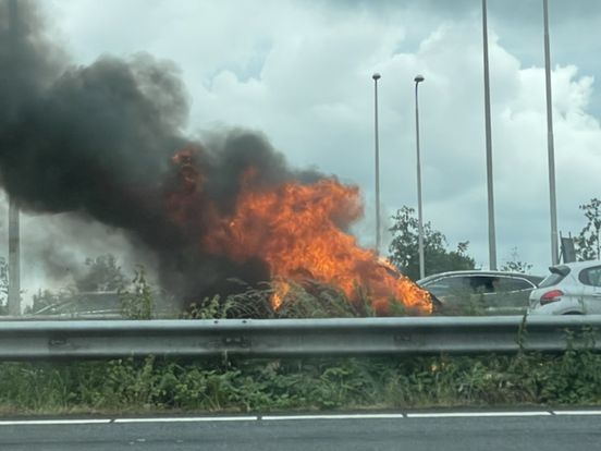 112-nieuws: Auto vliegt in brand op A12 | Bankpasfraudeur meldt zich