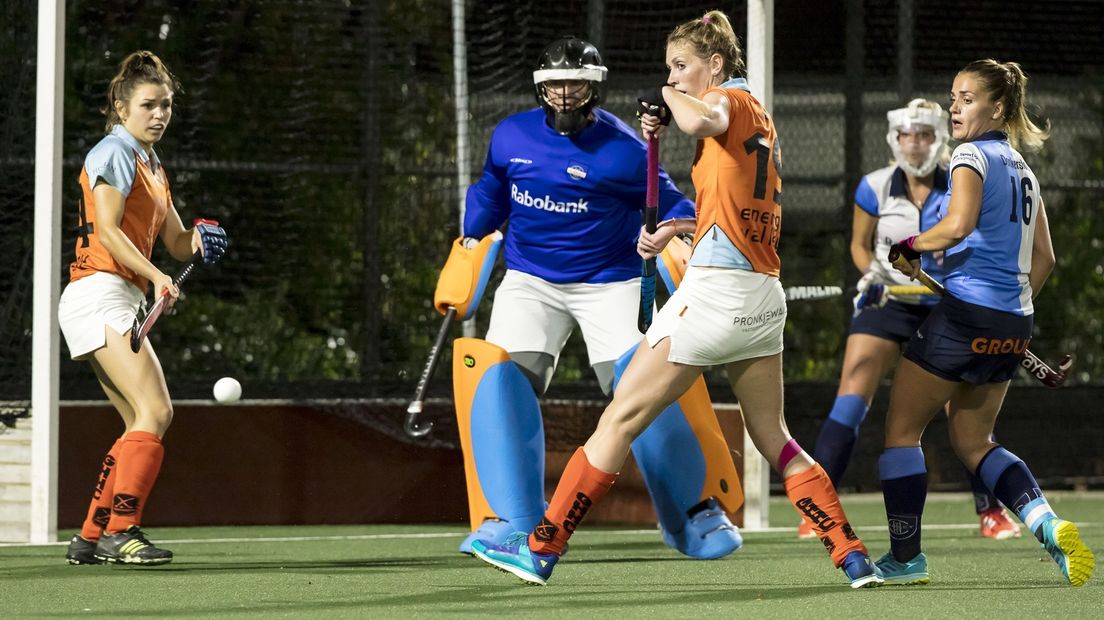 De enige strafcorner van GHHC wordt gestopt door de keeper van Hurley