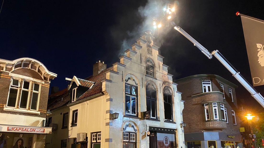 De brand woedde in het bovenste deel van het pand (Rechten: RTV Drenthe/Ineke Kemper)