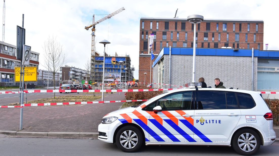 De omgeving rond het politiebureau werd afgezet.