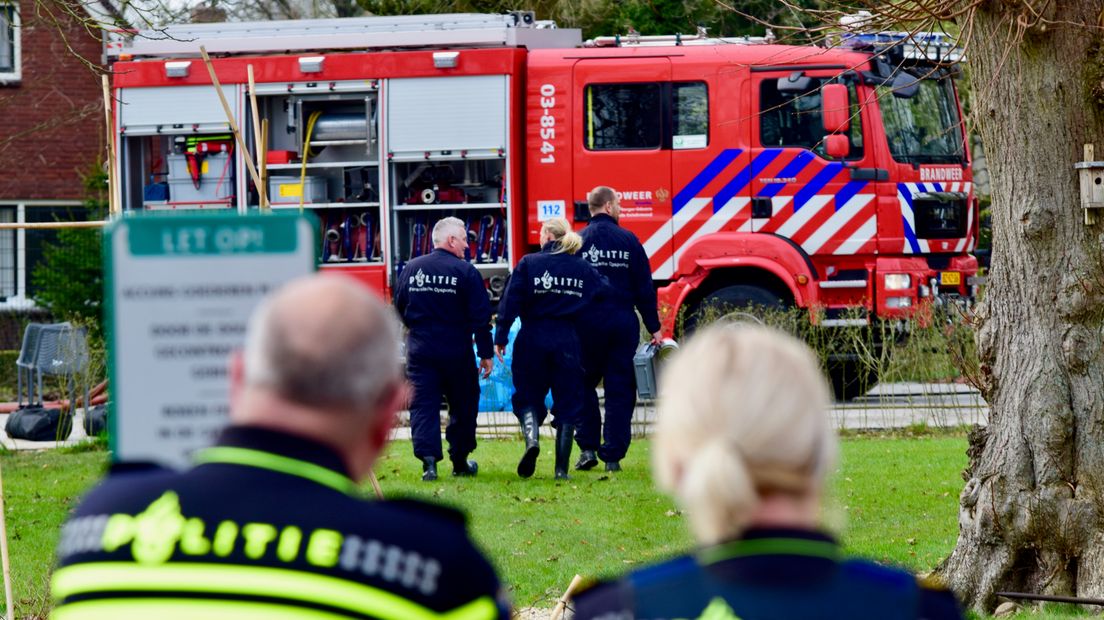 Hulpdiensten bij de brand in Exloo, precies een jaar geleden (Rechten: RTV Drenthe/Steven Stegen)