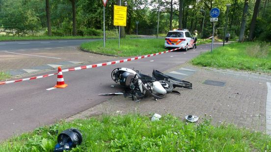112 nieuws: Bromfietser raakt ernstig gewond bij aanrijding in Enschede. 112 nieuws: Bromfietser raakt ernstig gewond bij aanrijding in Enschede.