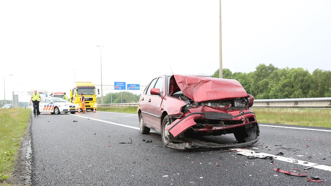 Gewonde bij botsing tussen auto's op knooppunt Hattemerbroek