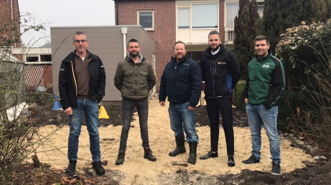 De sponsoren van de nieuwe tuin (Rechten: Janet Oortwijn/RTV Drenthe)