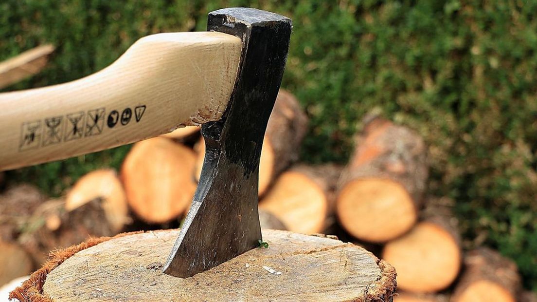 De vraag naar stookhout is zo hoog dat ondernemers het niet meer kunnen bijbenen.