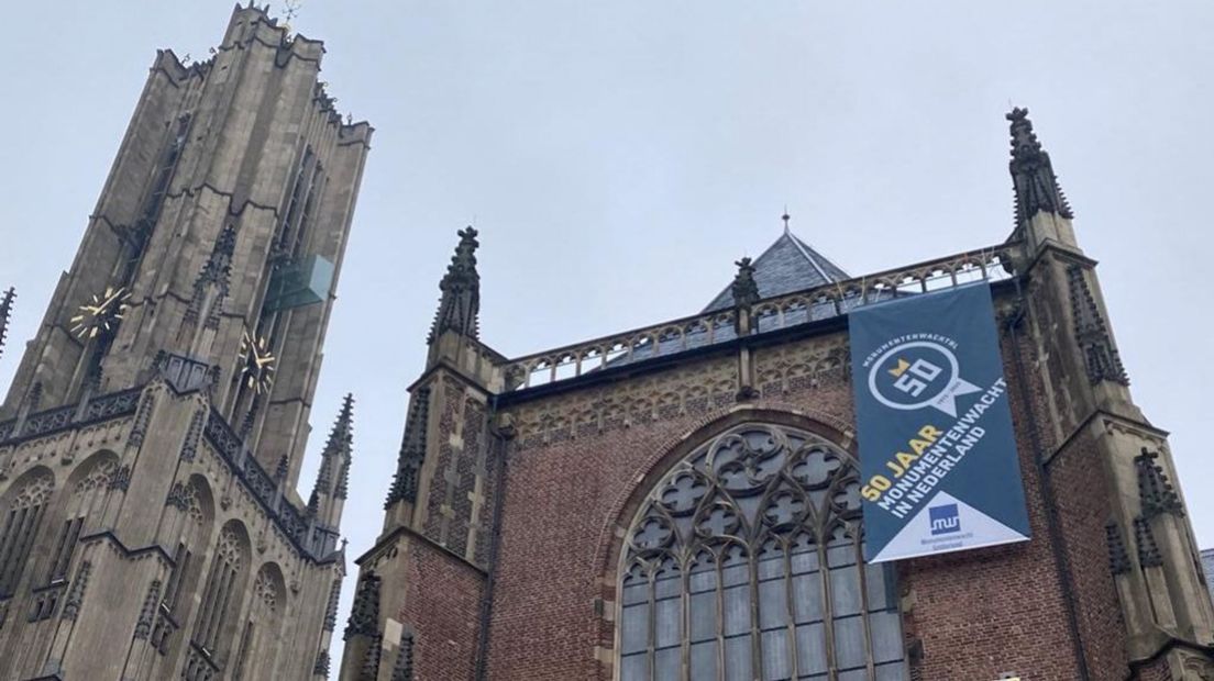 De banner op de Eusebiuskerk
