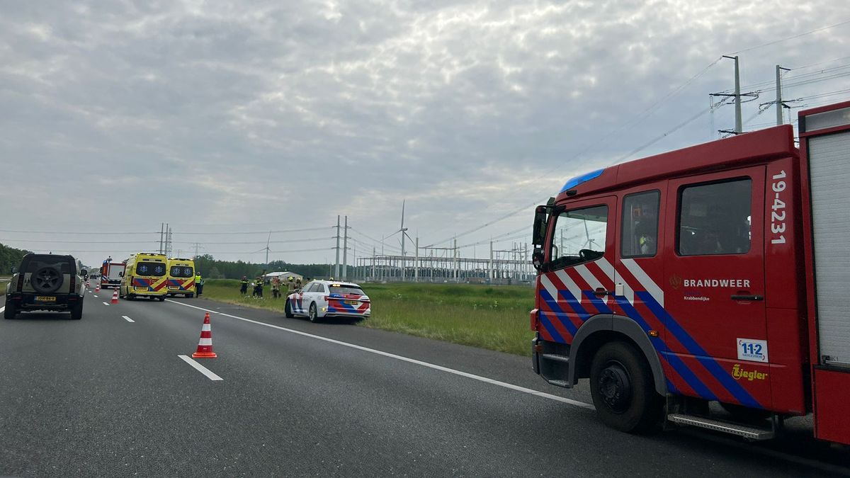 File op A58 richting Bergen op Zoom door auto in sloot