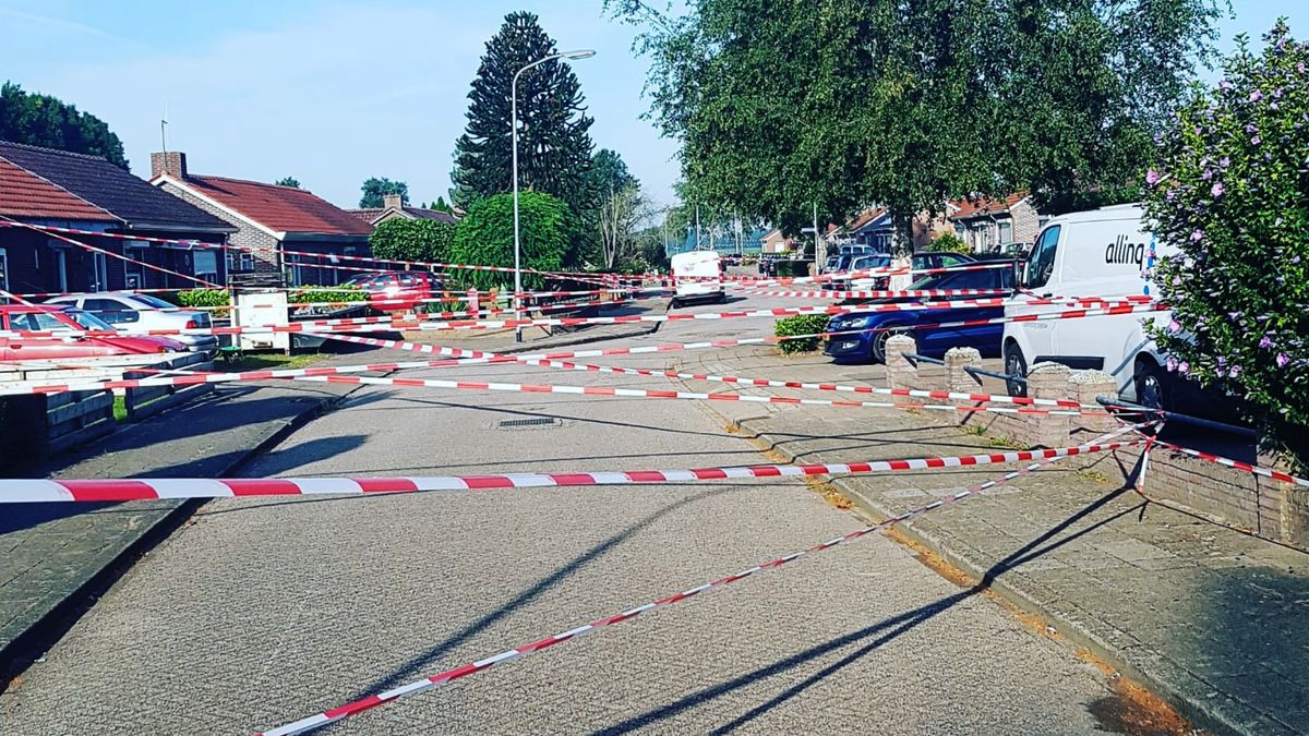 Straat in Ter Apel vol met linten gespannen: 'Een serieus grapje'