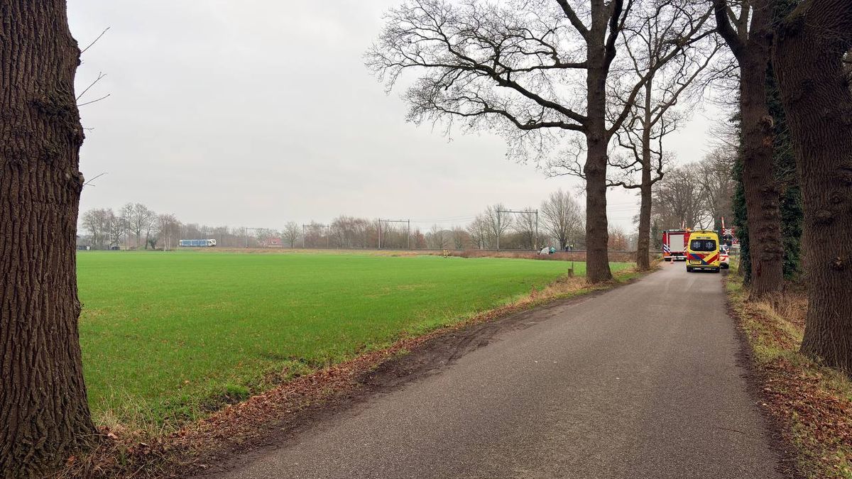 112 Nieuws: Auto botst met trein bij Loozen | Twee ongelukken na elkaar in Markelo