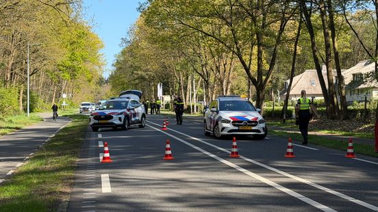 Voetganger zwaargewond bij aanrijding in Markelo. Voetganger zwaargewond bij aanrijding in Markelo.
