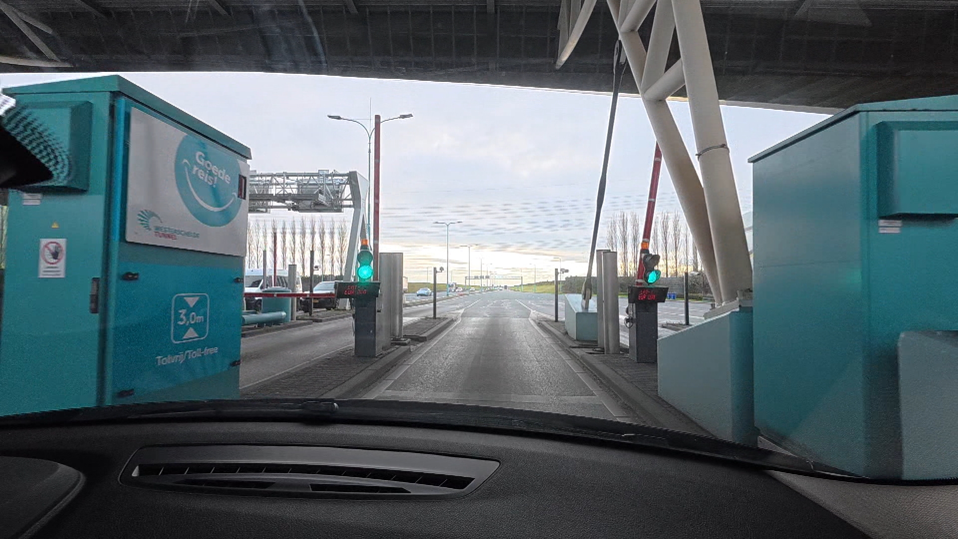 Nog nooit zoveel passages door Westerscheldetunnel: 'Doorrijden zonder betalen voelt als een bevrijding'