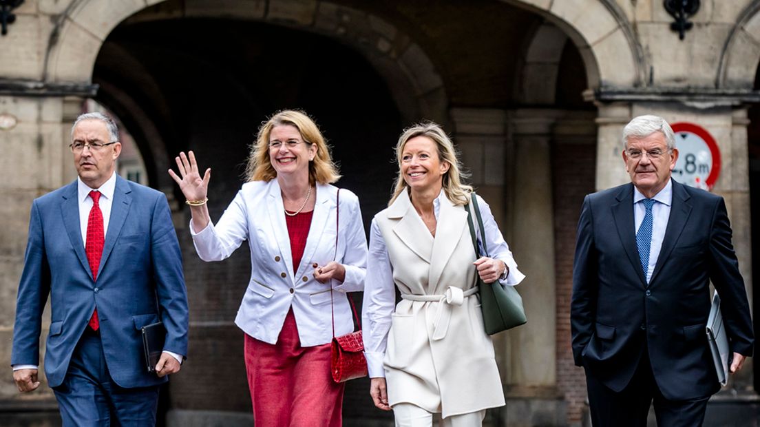 Van Zanen samen met z'n drie collega's op het binnenhof.