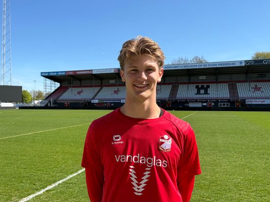 FC Emmen-spits Sunder leert van Postema: 'Volgend jaar wil ik vast in de basis staan'