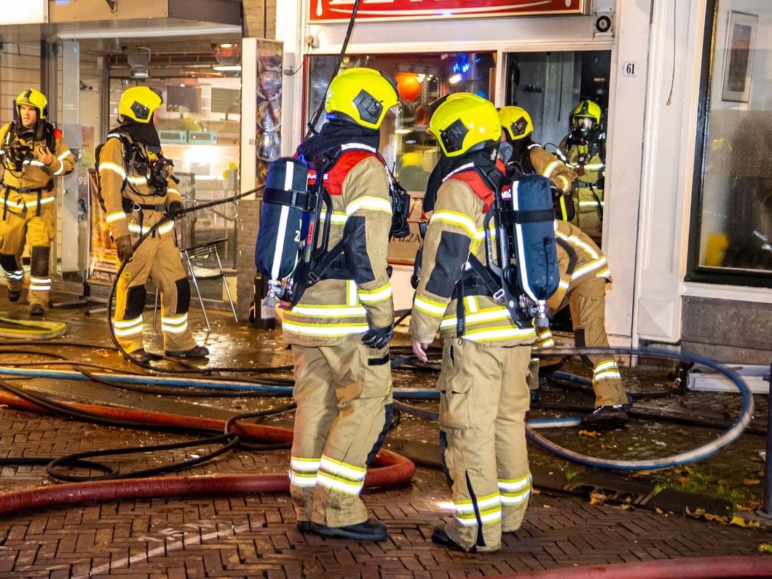 Door een vlam in de frituurpan van een dönerzaak in Gorinchem ontstond een grote brand
