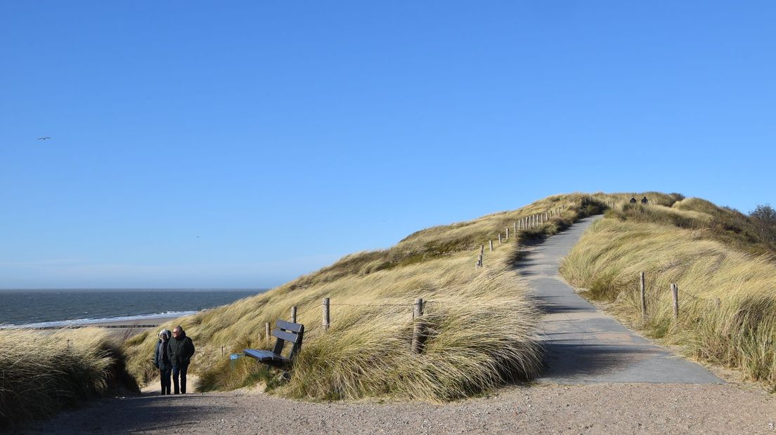 Wandeling door duinen in Dishoek