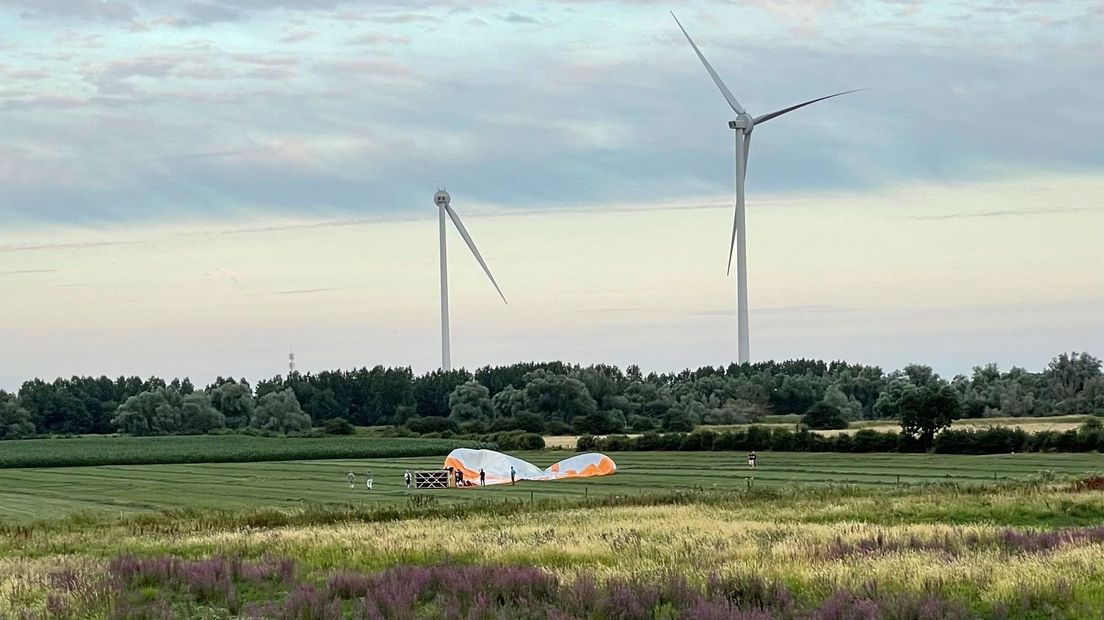 De luchtballon moest landen in de Velperwaarden.
