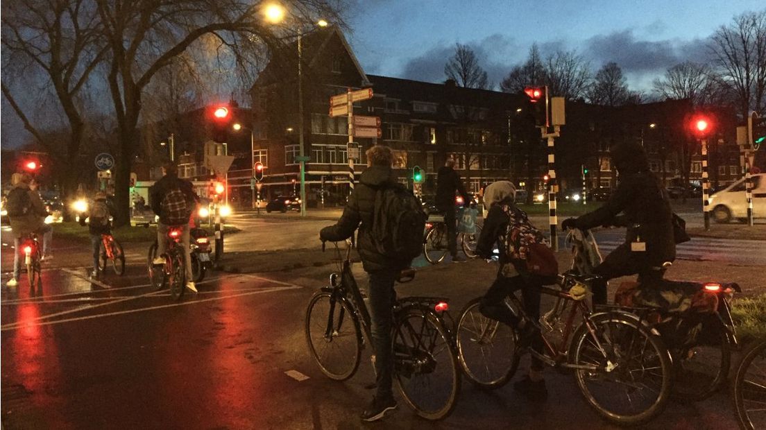 Fieters bij de kruising van de Thorbeckelaan en de Appelstraat. I