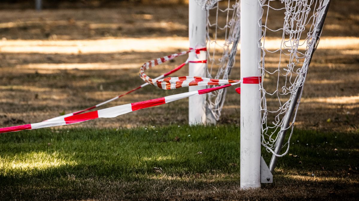 Tekort aan velden terwijl voetbalseizoen begint, clubs met handen in het haar