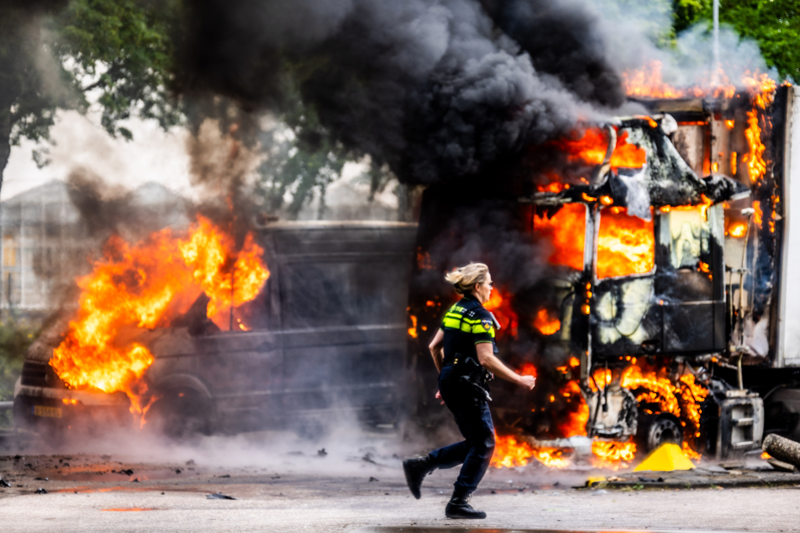 De hulpdiensten waren druk met de brand bij het tankstation.