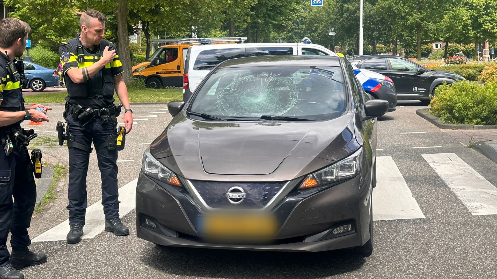 112-nieuws | Voetganger Naar Ziekenhuis Na Aanrijding - Auto Ramt Café ...