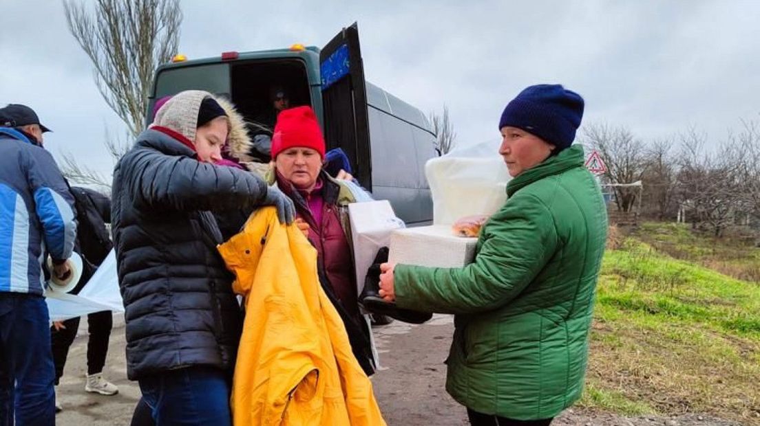 De hulporganisatie levert onder meer jassen aan Oekraïners