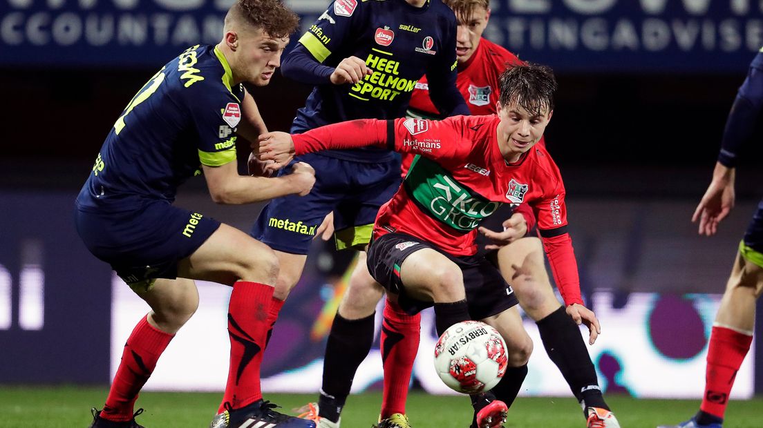 NEC had geen kind aan hekkensluiter Helmond Sport. Het werd 2-0, maar de score had veel hoger moeten uitvallen.