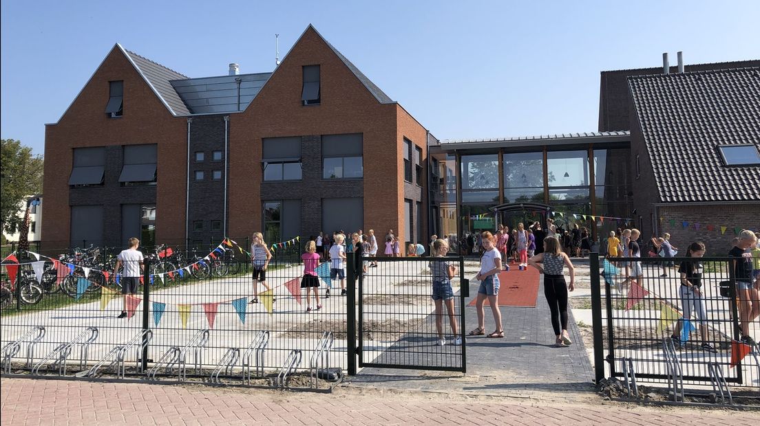 Beide scholen in Leens zitten in het kindcentrum, dat in augustus 2019 werd geopend