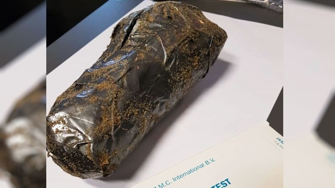 Dit pakket werd gevonden op het Nollestrand, de vinder vermoedde dat het om drugs zou gaan