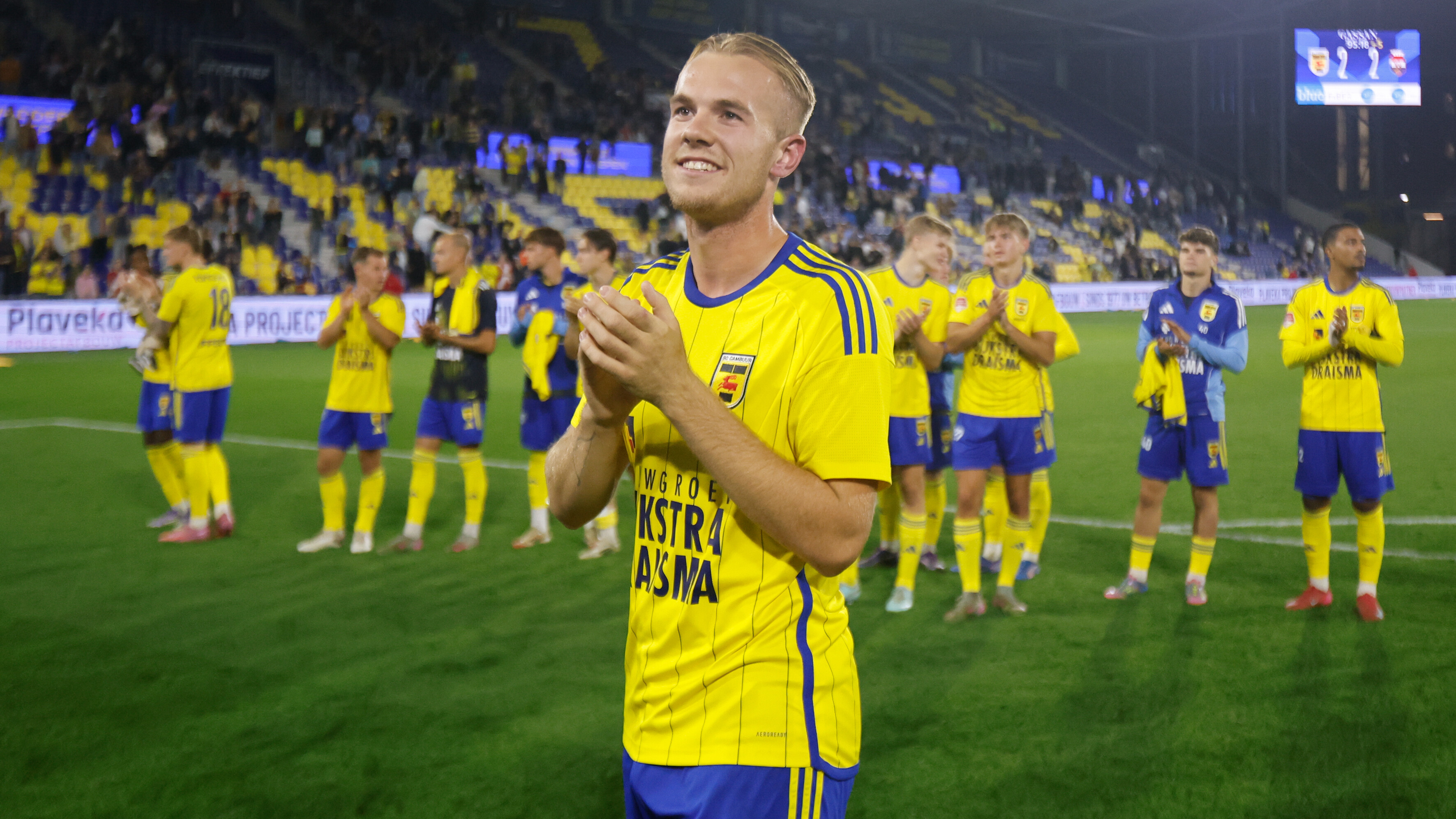Kian Visser makket syn earste foar Cambuur: "Enige wat ik kon doen was een omhaal"