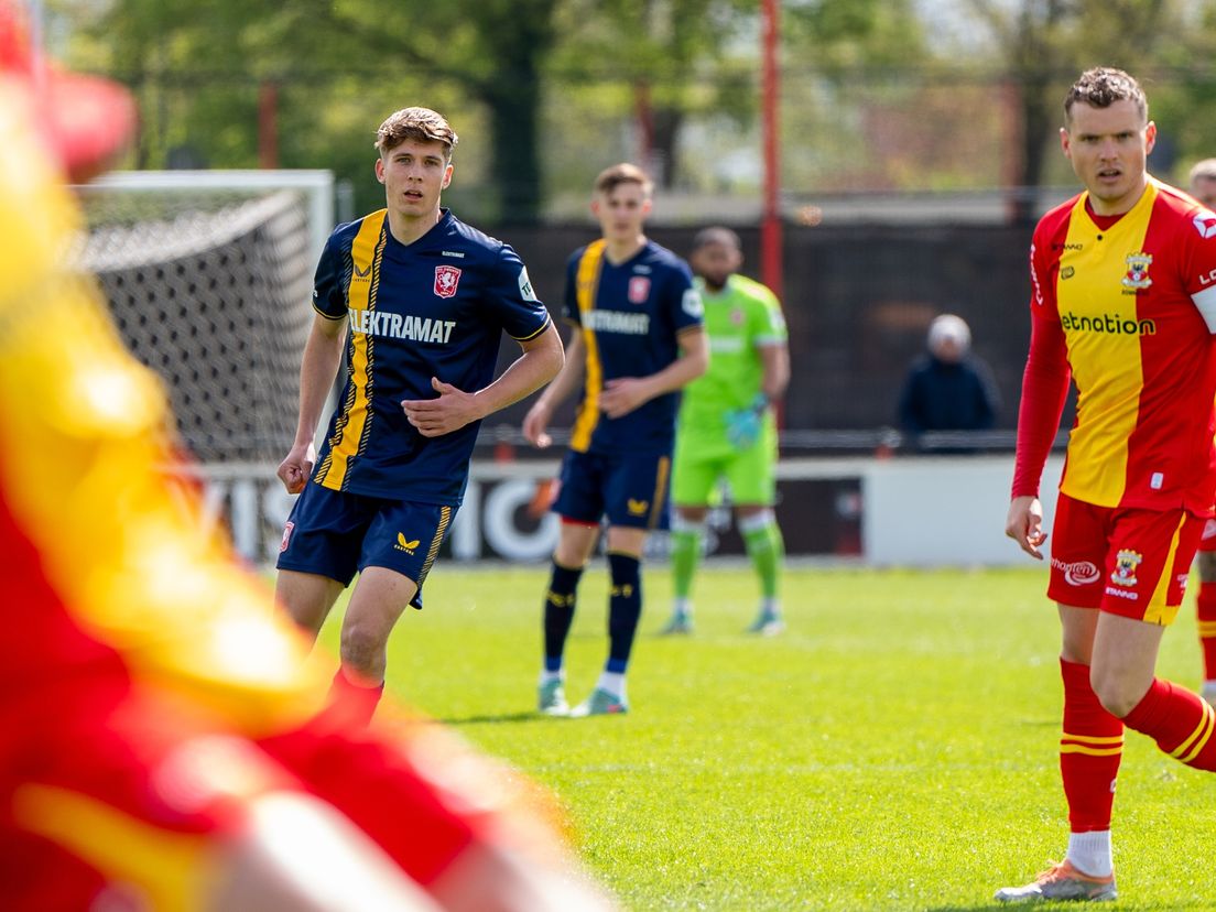 FC Twente verslaat GA Eagles achter gesloten deuren bij rentree Rommens