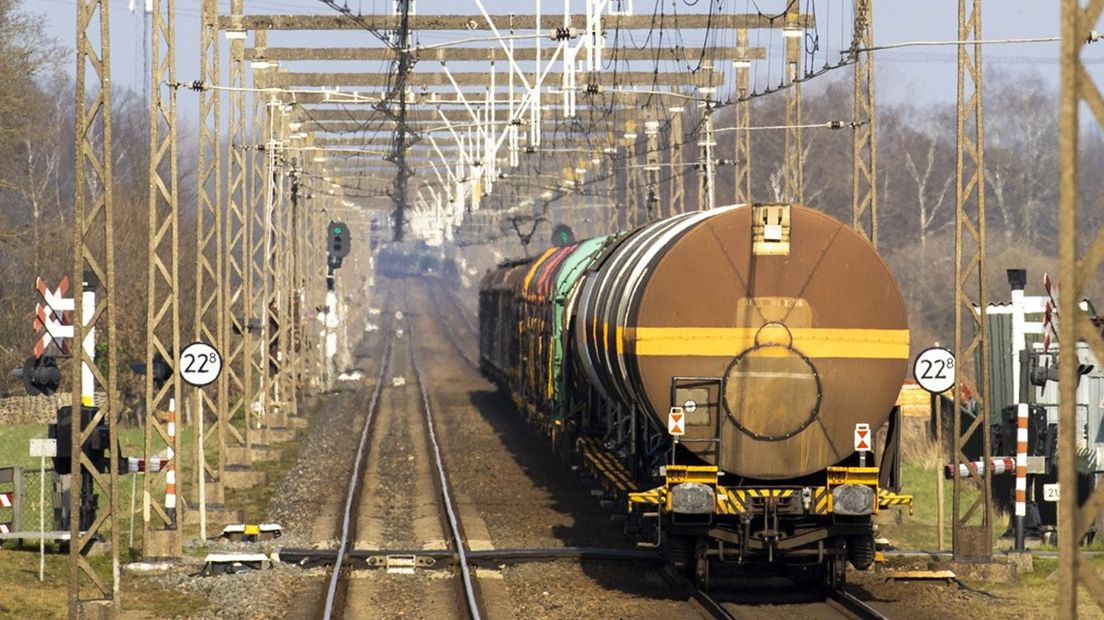 Goederentrein in de buurt van Holten