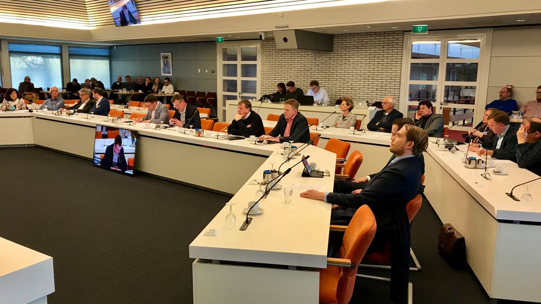 De nieuwe gemeenteraad besprak begin deze maand het rapport van informateur Jan Bos (Rechten: RTV Drenthe)