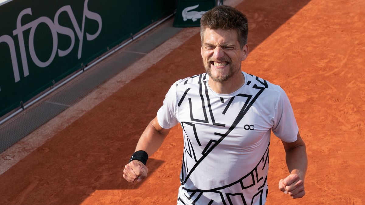 Tennisser Sander Arends wil maar dan kwartfinale | Henk Brugge langer bij sc Heerenveen
