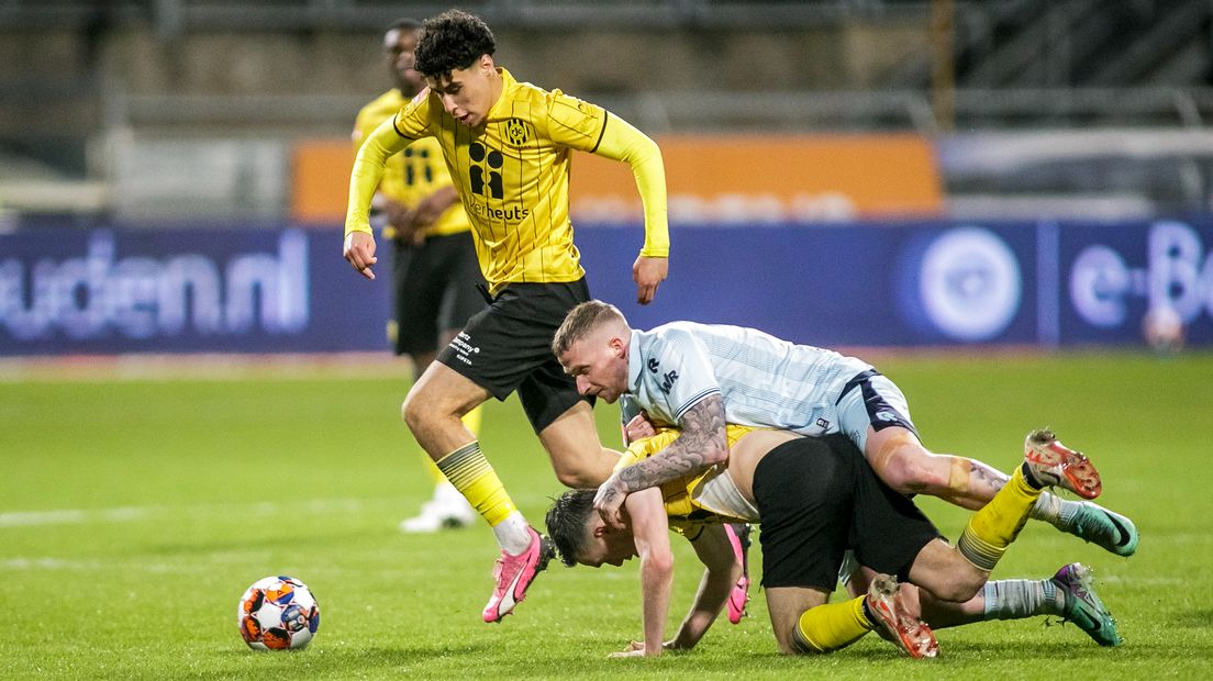 Roda JC loopt averij op in strijd om promotie