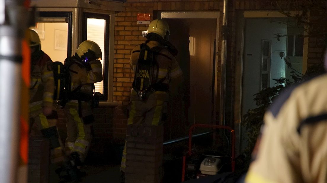 Brand in een woning aan de Gieterijstraat Deventer, de woonkamer is verwoest