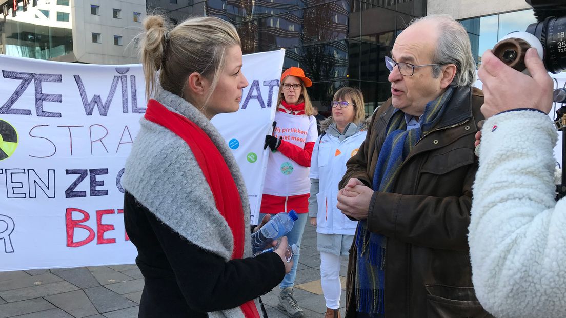 Ad Melkert in gesprek met zorgpersoneel