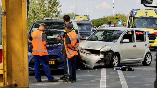 N212 tussen Wilnis en Kockengen in beide richtingen dicht door botsing. N212 tussen Wilnis en Kockengen in beide richtingen dicht door botsing.