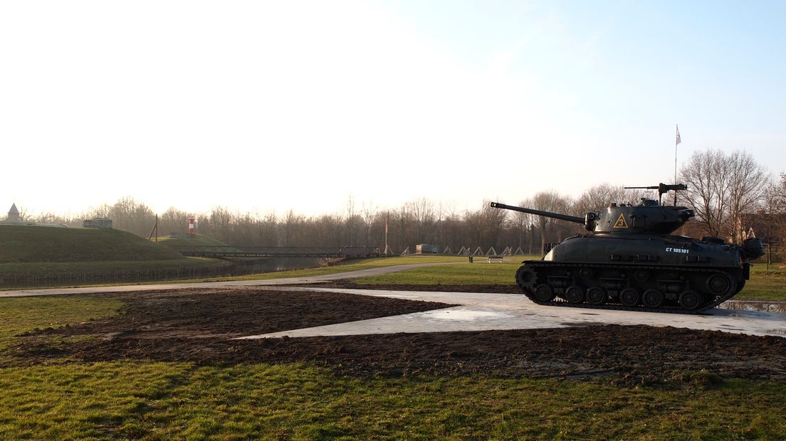 Sherman tank op zijn plek in Bevrijdingspark