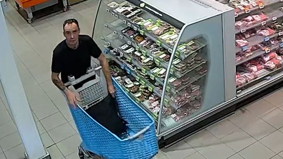 Dief laadt rugzak vol met 25 dure stukken vlees