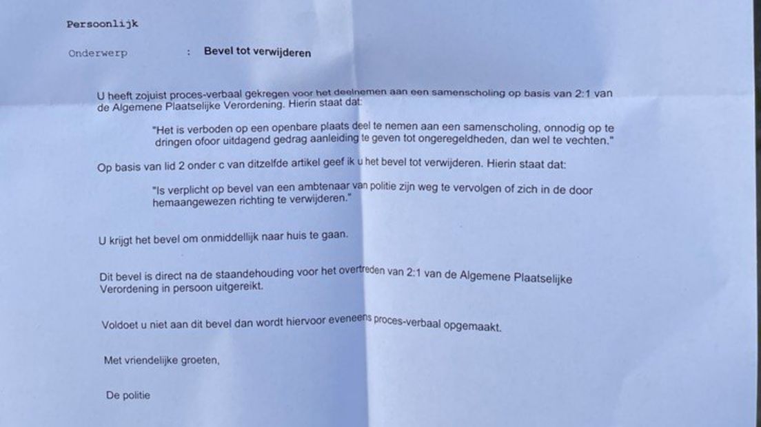 De brief met daarin een bevel van de politie
