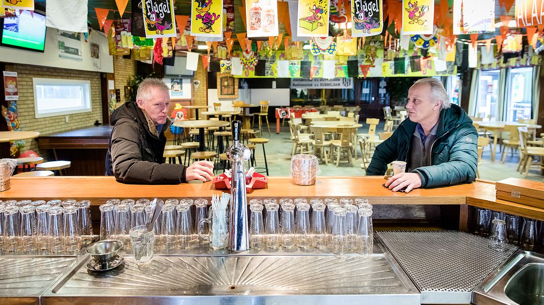 Een sportkantine van een amateurvoetbalvereniging.