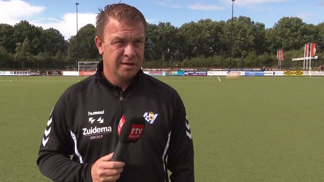 Hoogeveen-trainer Nico Haak (Rechten: RTV Drenthe)